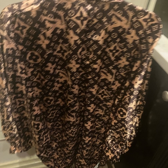 Louis Vuitton LV Designer button down top silk style monogrammed shirt size XL - Picture 11 of 16
